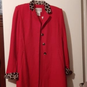 Sleeveless dress and jacket set.